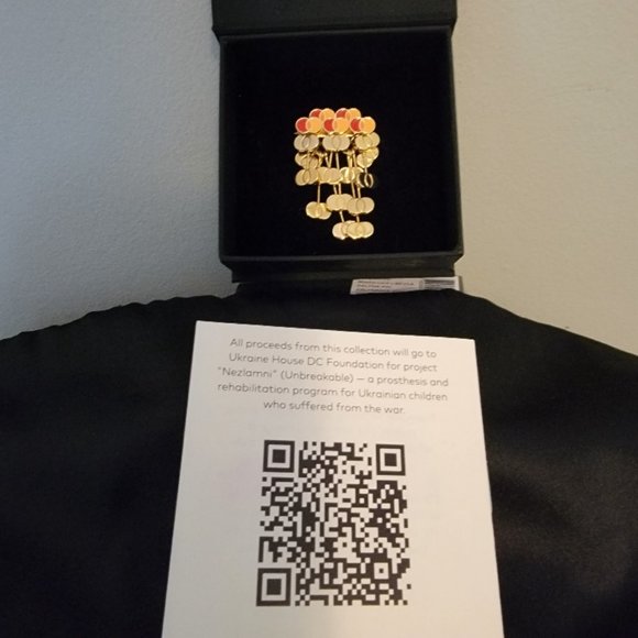 Mastercard/Bevza Ukraine KALYNA Pin (NWT) - Picture 10 of 12